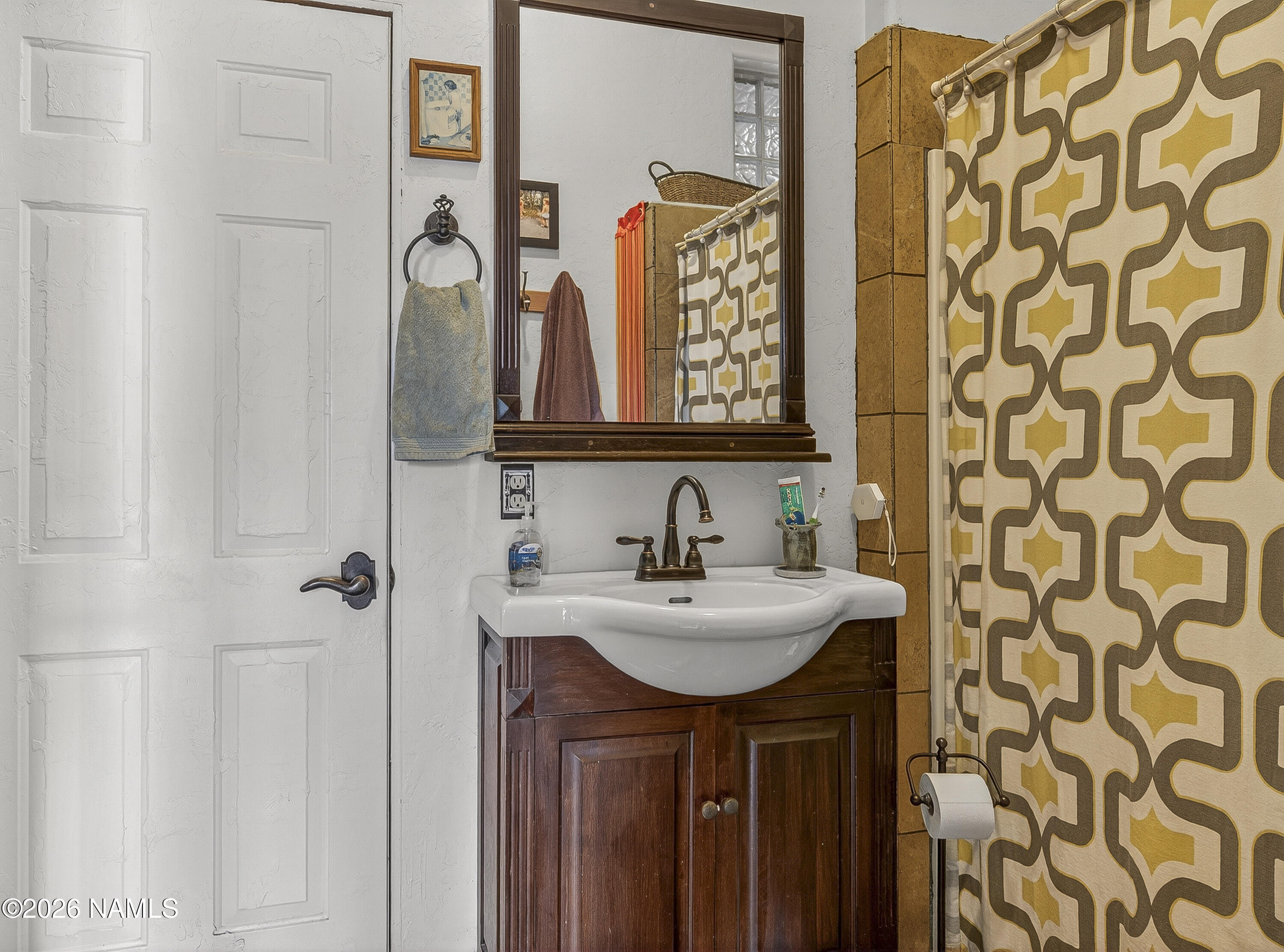 95 Leupp Road Flagstaff, AZ 86004 - Photo 23 of 39 2nd Bathroom