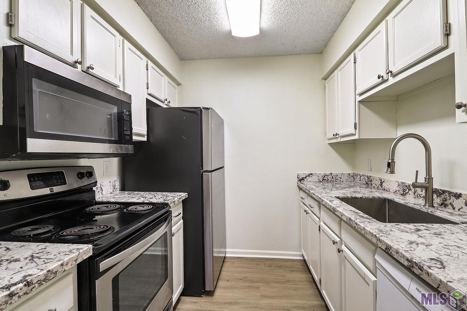 1532 Sharlo Avenue Baton Rouge, LA 70820 - Photo 2 of 32