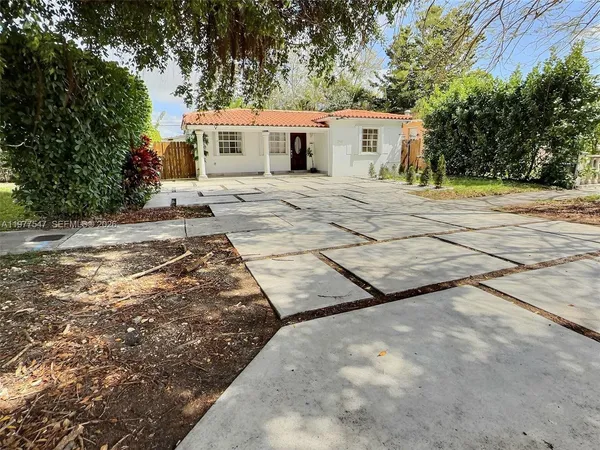 $898,000 | 3911 Southwest 61st Avenue, Miami, FL 33155