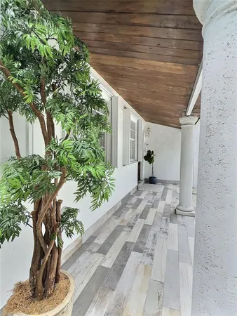 $898,000 | 3911 Southwest 61st Avenue, Miami, FL 33155