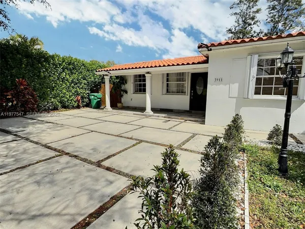 $898,000 | 3911 Southwest 61st Avenue, Miami, FL 33155