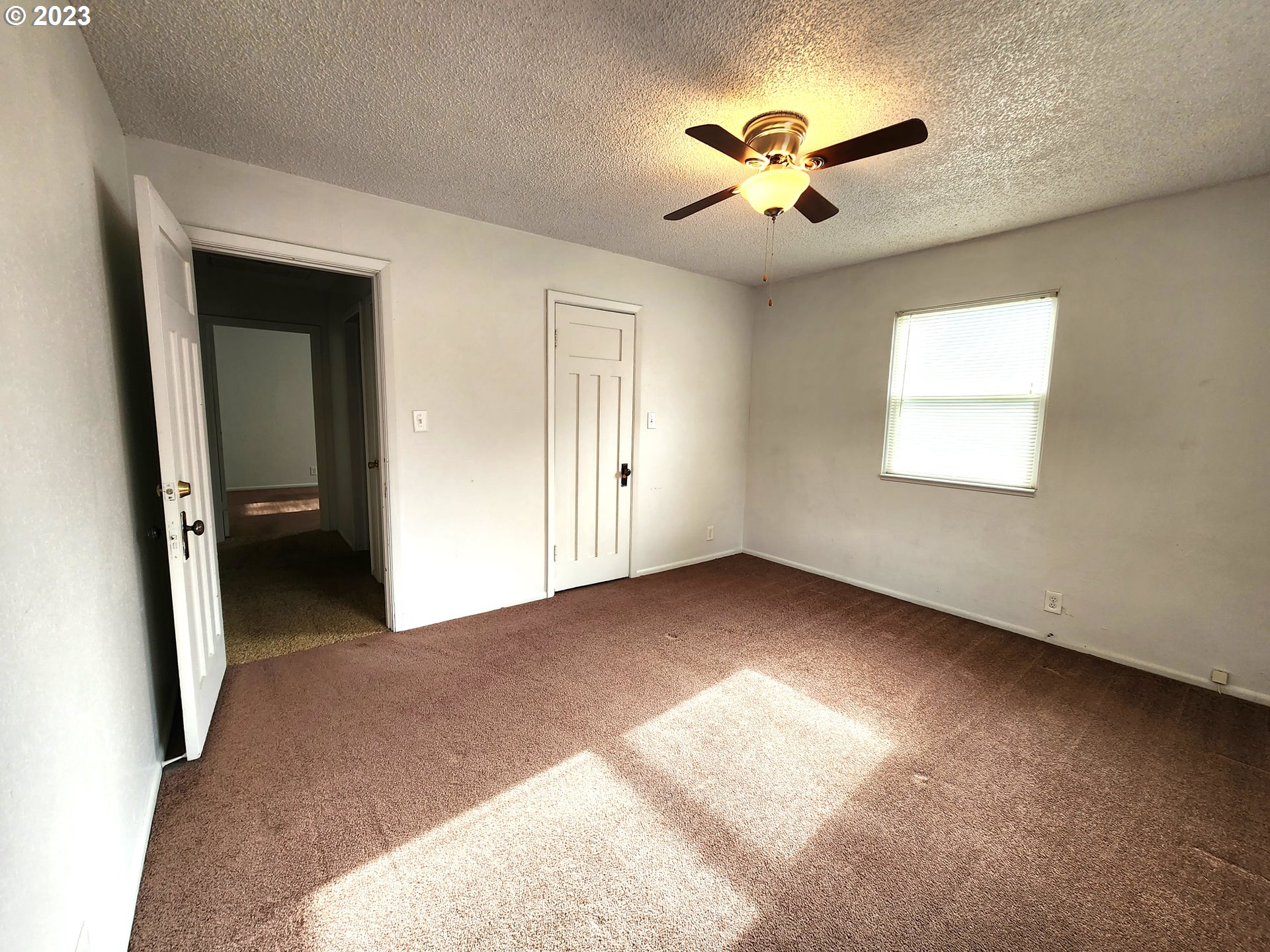 809 15th Street La Grande, OR 97850 - Photo 5 of 11 a view of a livingroom with a ceiling fan and window