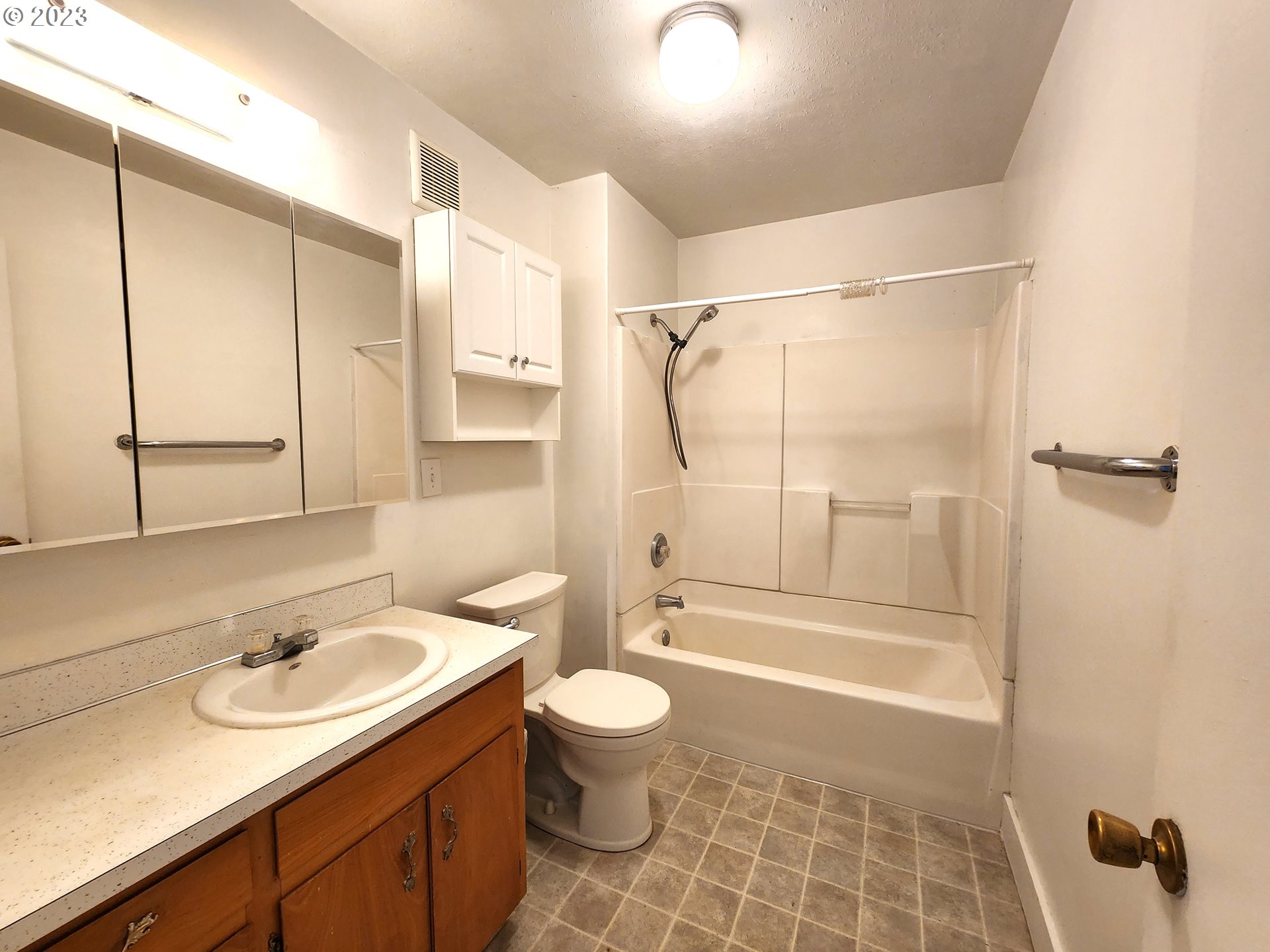 809 15th Street La Grande, OR 97850 - Photo 7 of 11 a bathroom with a sink a toilet and shower