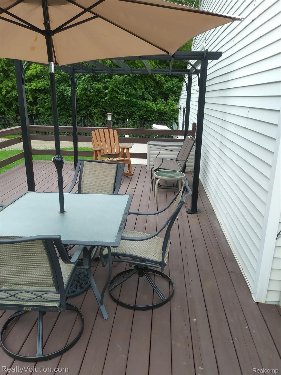 1362 North Genesee Road Burton, MI 48509 - Photo 20 of 43 20190617_115913.jpg