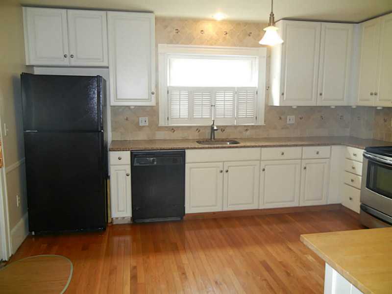 244 Aqueduct Road Cranston, RI 02910 - Photo 4 of 11 Kitchen.