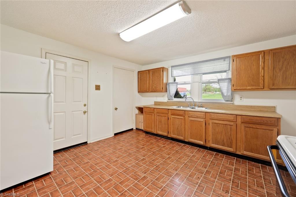 1626 Southwest School Road Clemmons, NC 27012 - Photo 13 of 35 Gallery Image 13