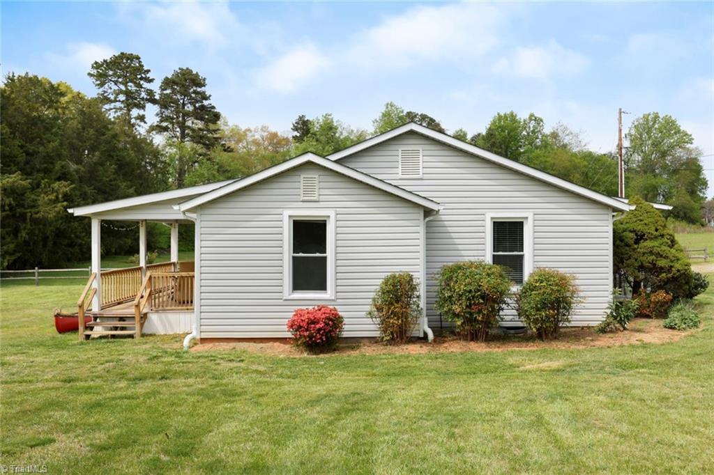 1626 Southwest School Road Clemmons, NC 27012 - Photo 4 of 35 Gallery Image 4
