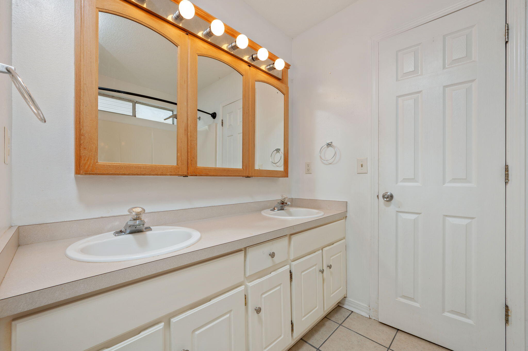 4720 Whitewater Lane Crestview, FL 32539 - Photo 19 of 38 19-web-or-mls-4720-whitewater-ln