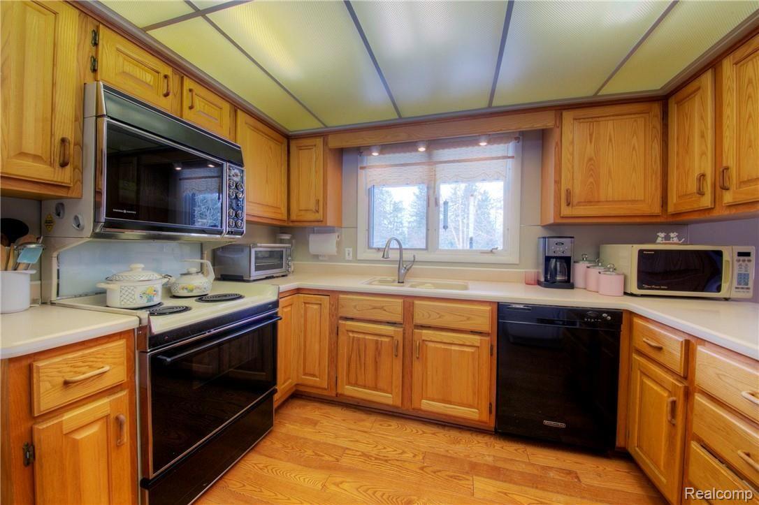 8232 Earhart Road South Lyon, MI 48178 - Photo 12 of 63 930A1559_60_61.jpg