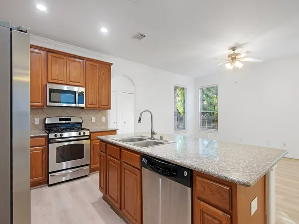 $2,395 | 22 Pine Needle Place, The Woodlands, TX 77382