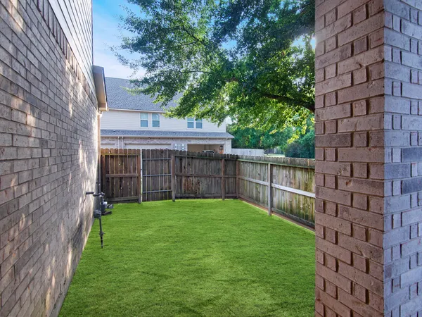 $2,395 | 22 Pine Needle Place, The Woodlands, TX 77382