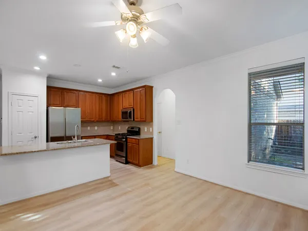 $2,395 | 22 Pine Needle Place, The Woodlands, TX 77382