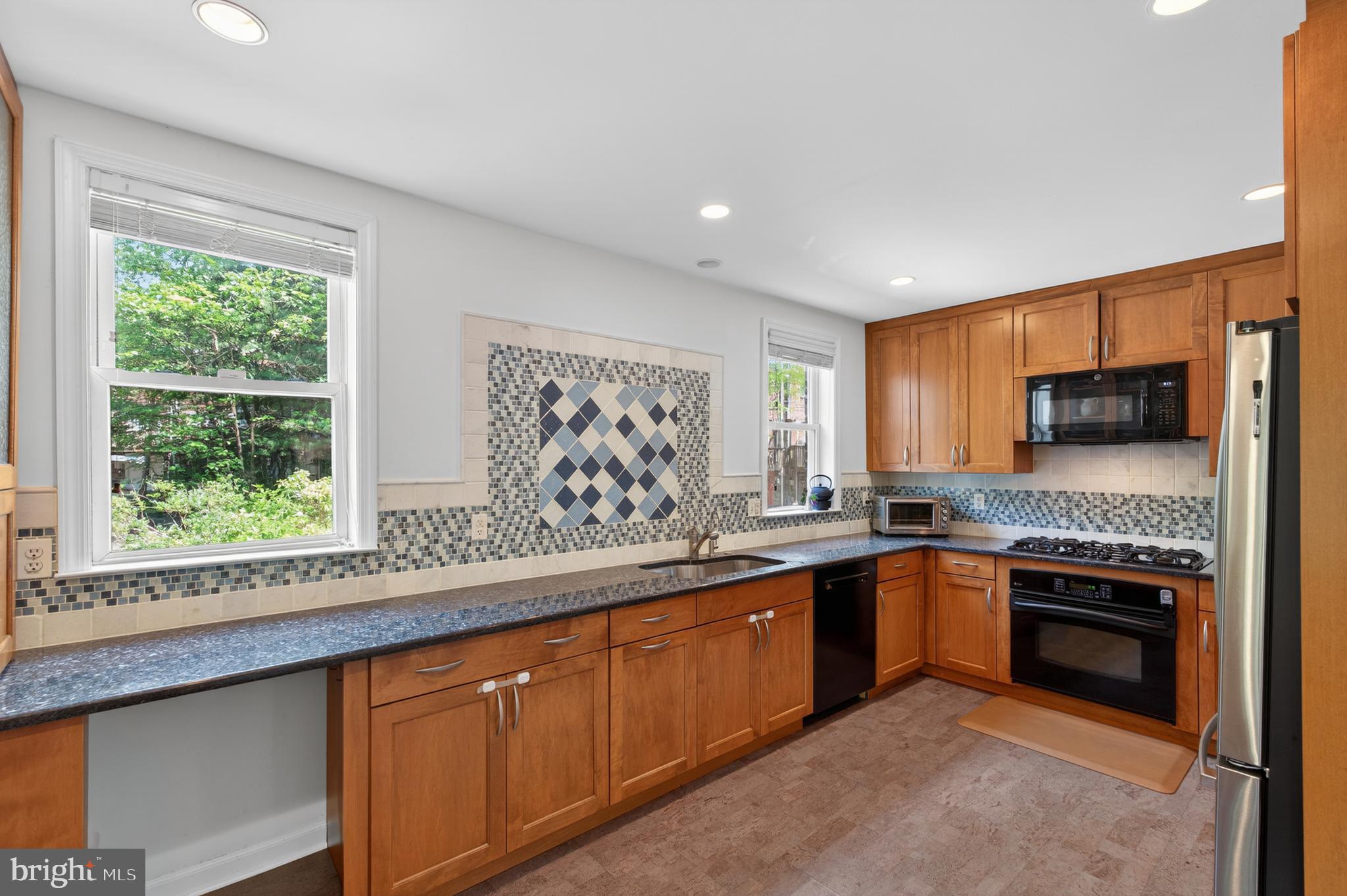 724 South Mt Pleasant Road Philadelphia, PA 19119 - Photo 7 of 20