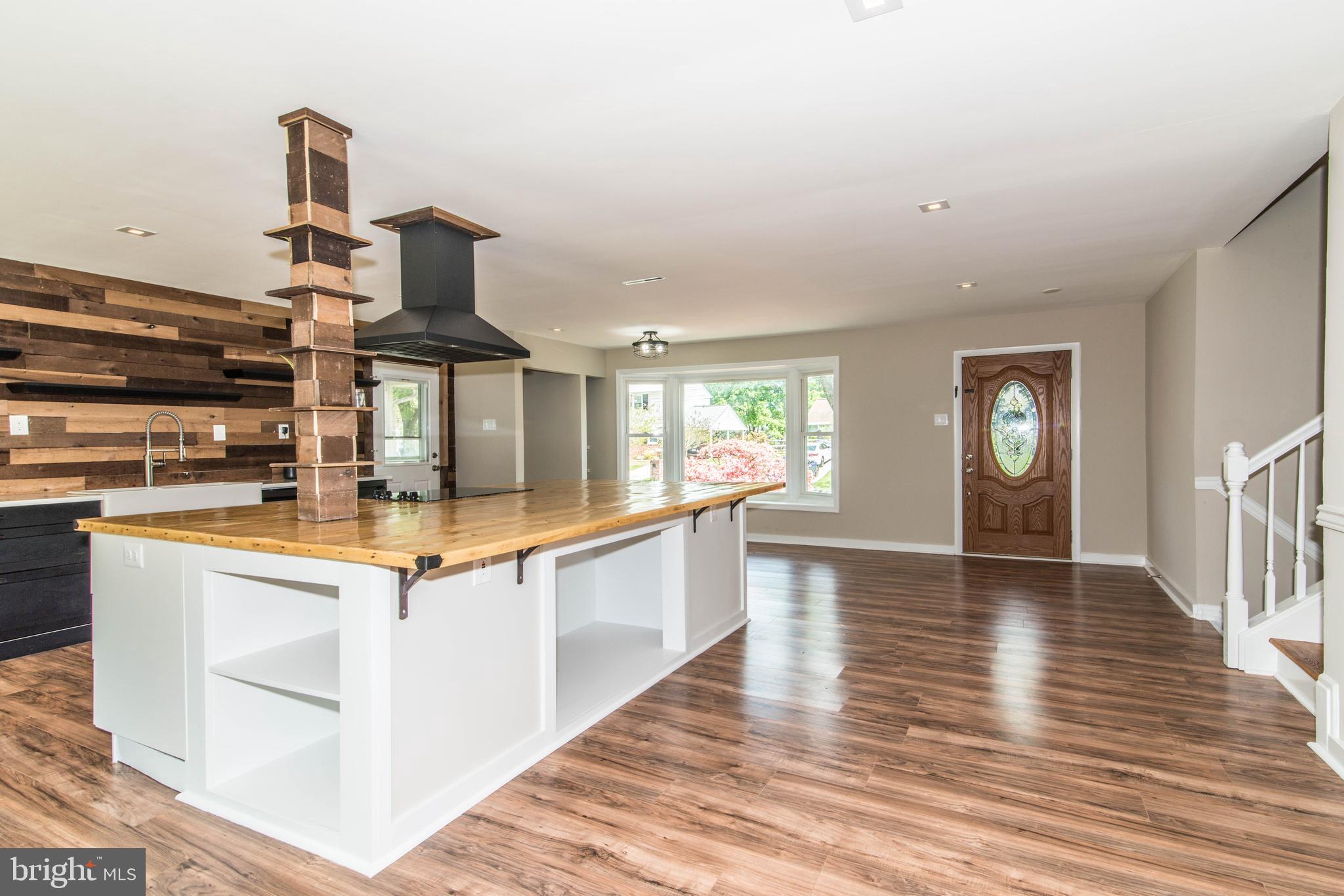 16104 Kent Road Laurel, MD 20707 - Photo 11 of 42 Kitchen / Living Room