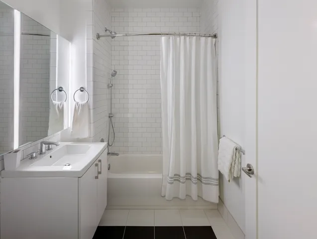 $8,299 | 70 Pine Street, Unit 4801 | Financial District