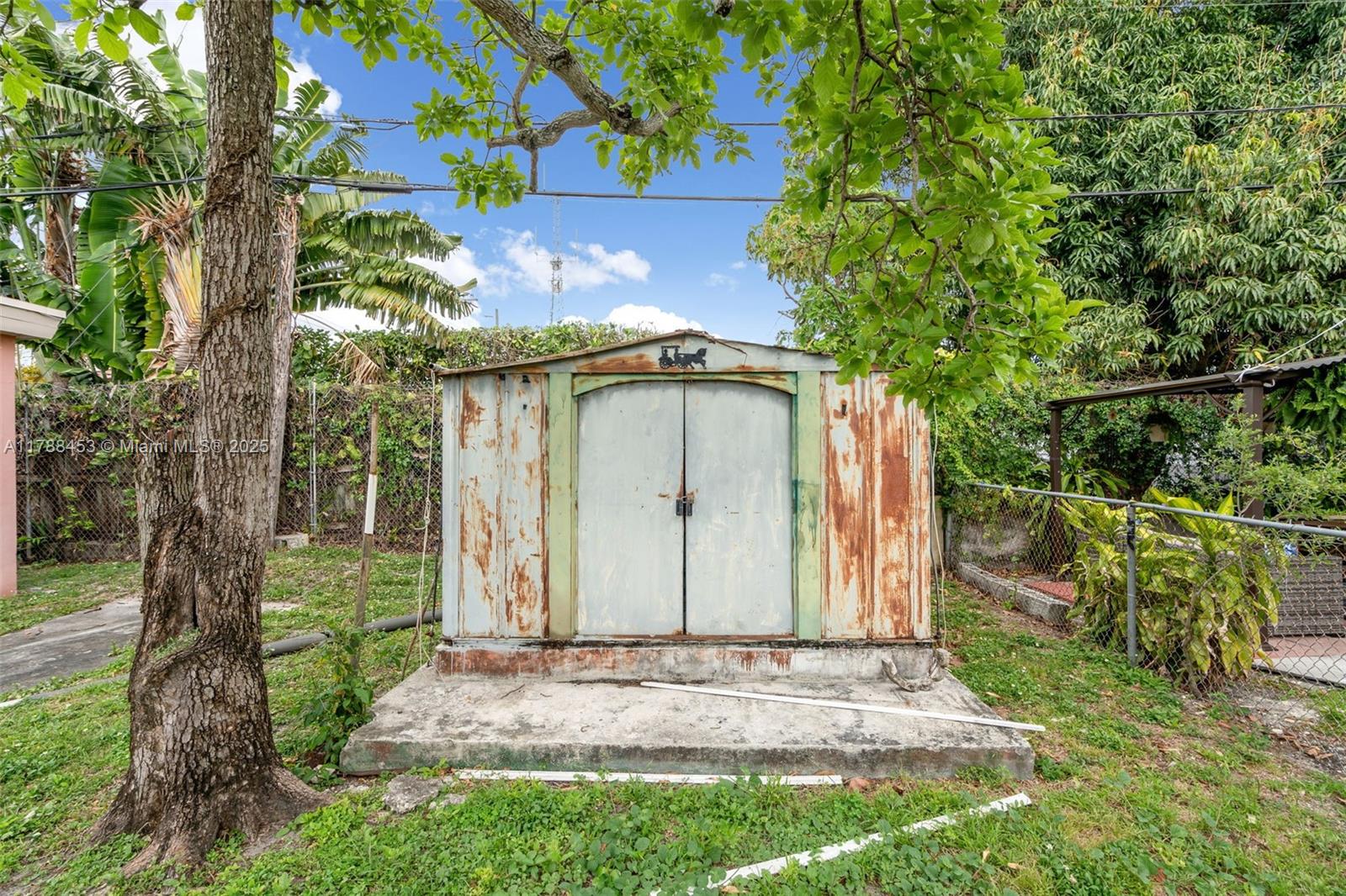 35 Southwest 60th Avenue Miami, FL 33144 - Photo 26 of 27