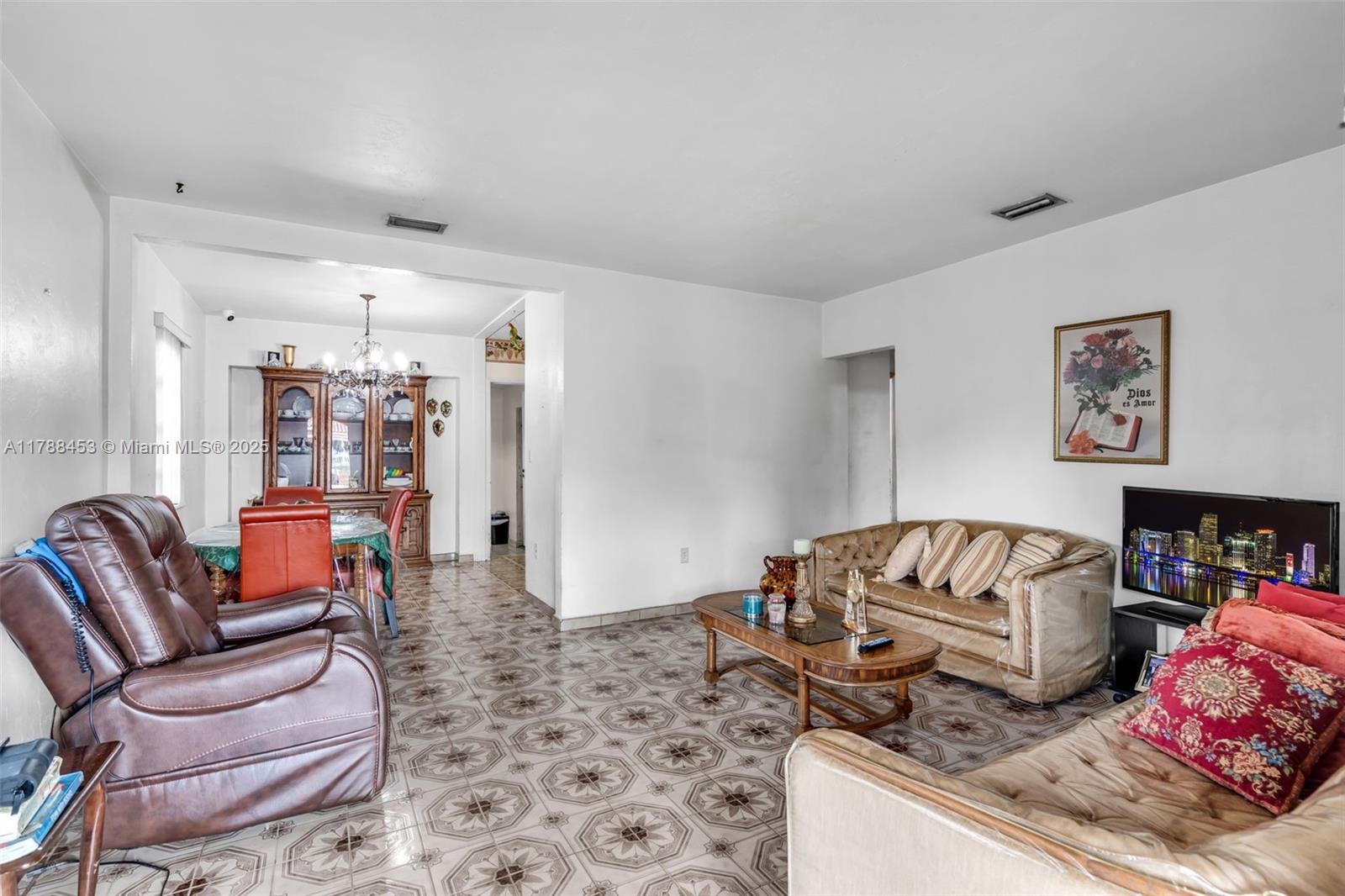 35 Southwest 60th Avenue Miami, FL 33144 - Photo 4 of 27 a living room with furniture