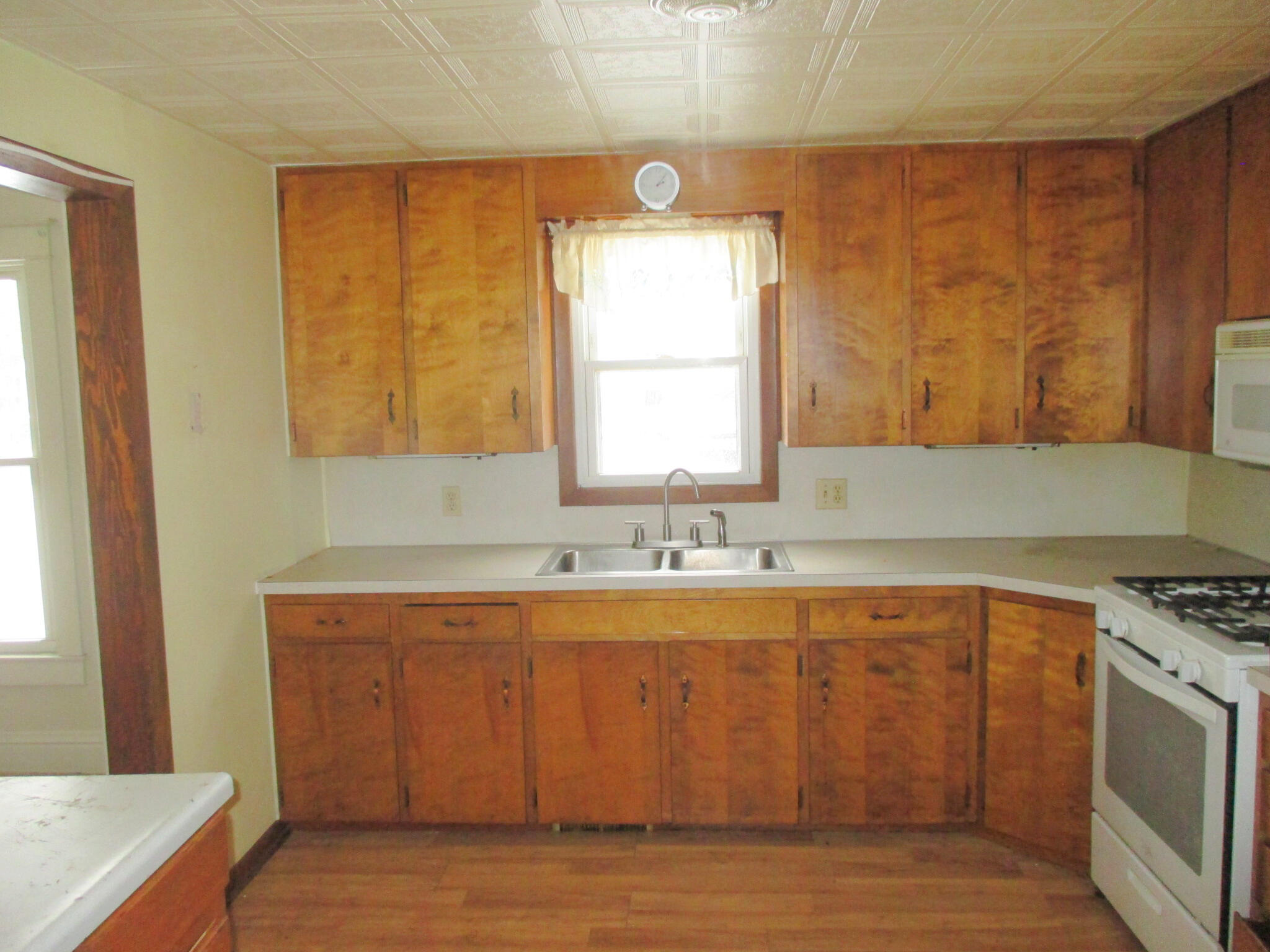 110 Vine Street Gobles, MI 49055 - Photo 10 of 20 IMG_3614