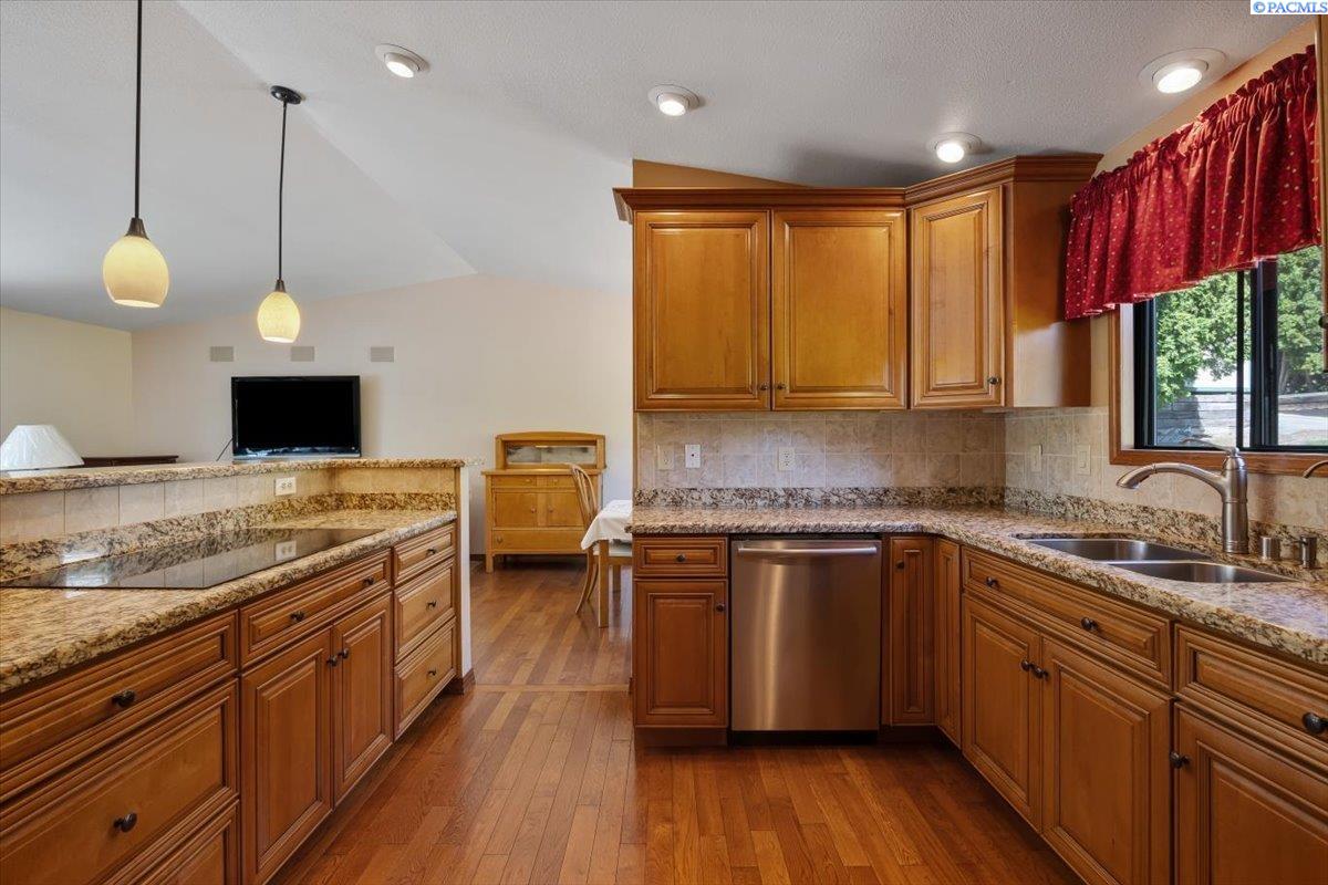 4904 South Toro Road Kennewick, WA 99338 - Photo 8 of 35 Gallery Image 8
