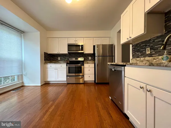 $3,000 | 13327 Foxhole Drive, Fairfax, VA 22033