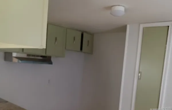 $1,000 | 725 East Adams Street, Pleasanton, TX 78064