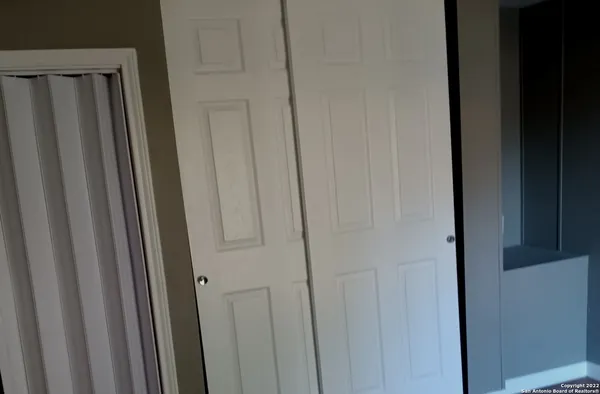 $1,000 | 725 East Adams Street, Pleasanton, TX 78064