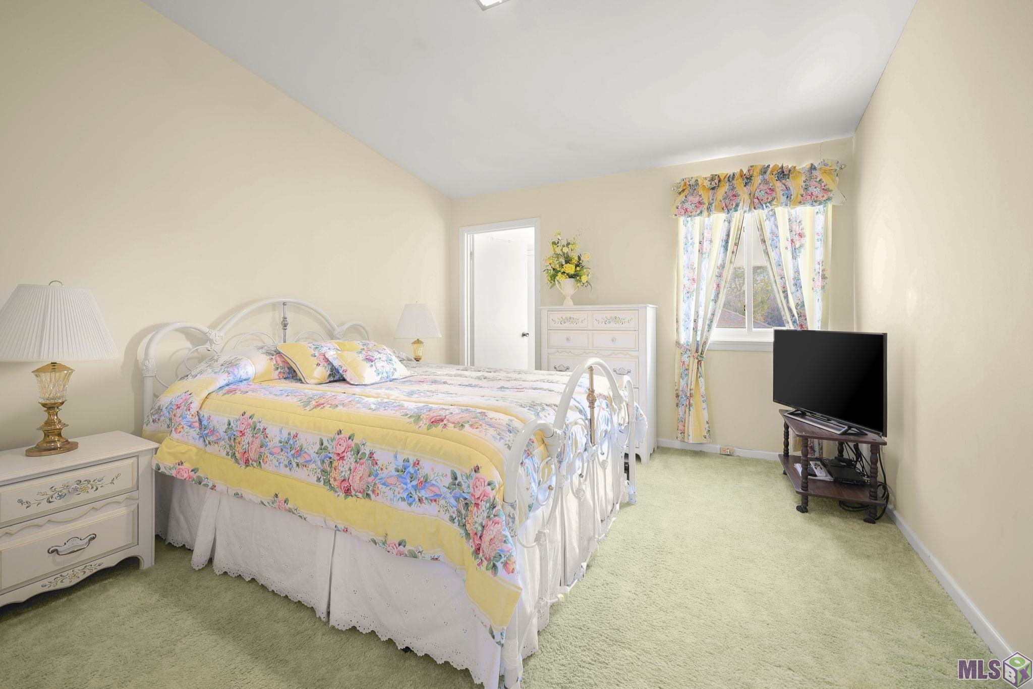 2522 77th Avenue Baton Rouge, LA 70807 - Photo 27 of 37 Upstairs bedroom with office nook