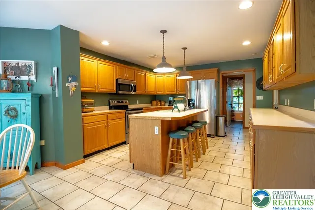 $649,900 | 855 Constitution Avenue, Pen Argyl, PA 18072