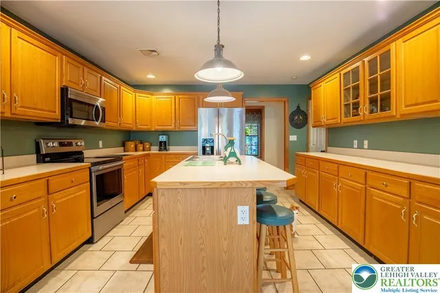 $649,900 | 855 Constitution Avenue, Pen Argyl, PA 18072