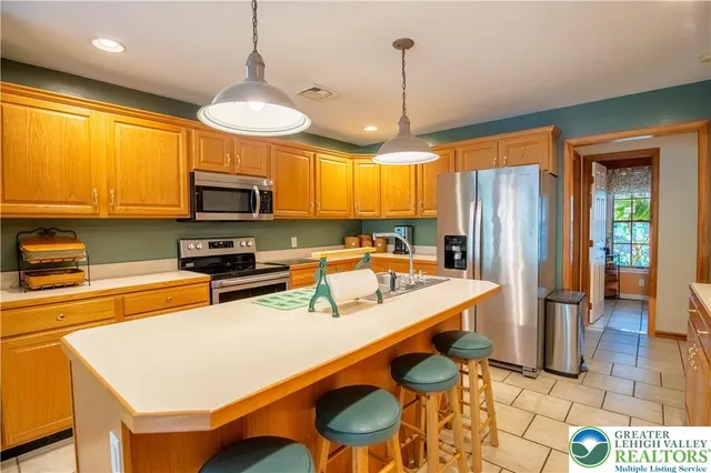 $649,900 | 855 Constitution Avenue, Pen Argyl, PA 18072