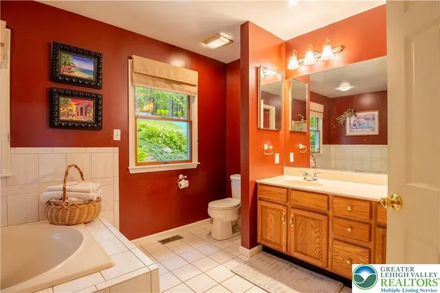 $649,900 | 855 Constitution Avenue, Pen Argyl, PA 18072