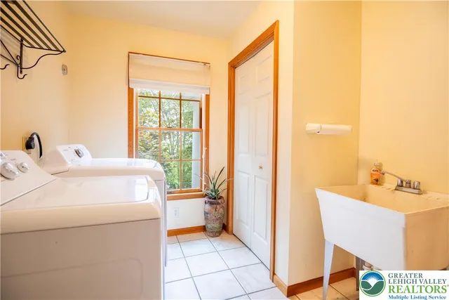 $649,900 | 855 Constitution Avenue, Pen Argyl, PA 18072