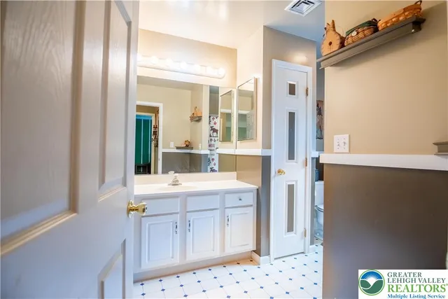 $649,900 | 855 Constitution Avenue, Pen Argyl, PA 18072