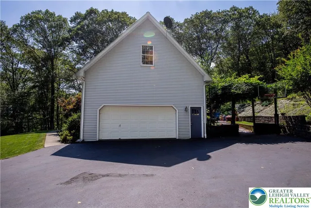 $649,900 | 855 Constitution Avenue, Pen Argyl, PA 18072