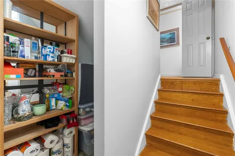 a view of empty room with washer and dryer