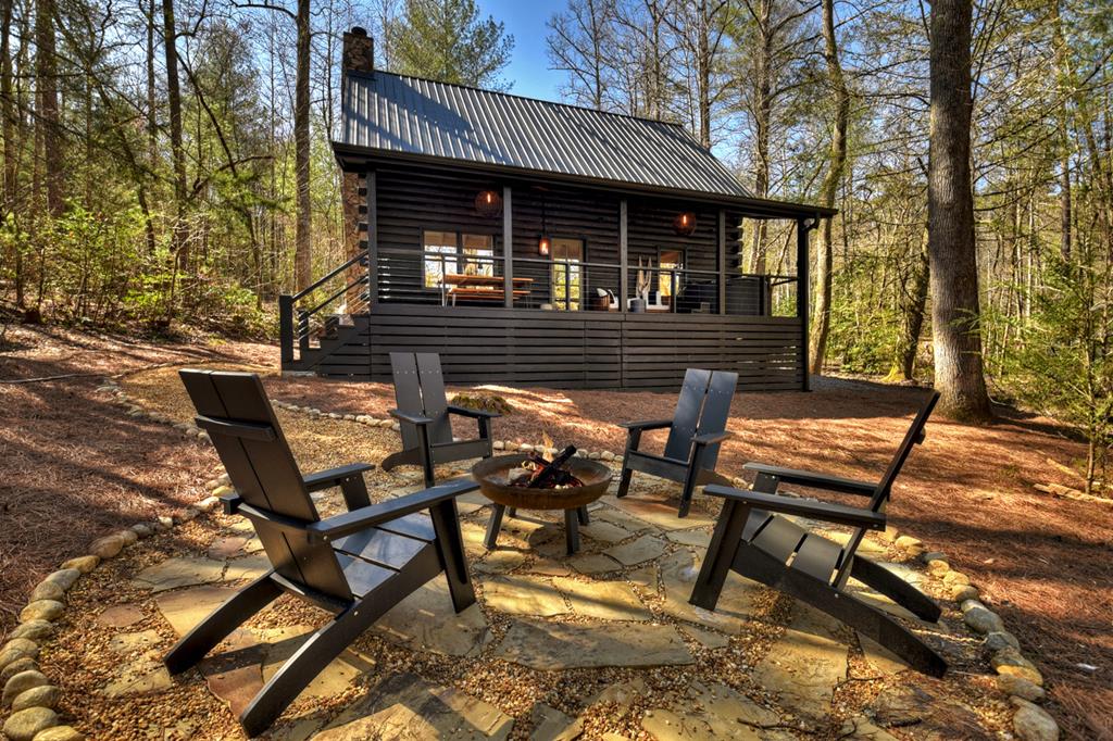 405 Idle Lane Blue Ridge, GA 30513 - Photo 1 of 47 Main View