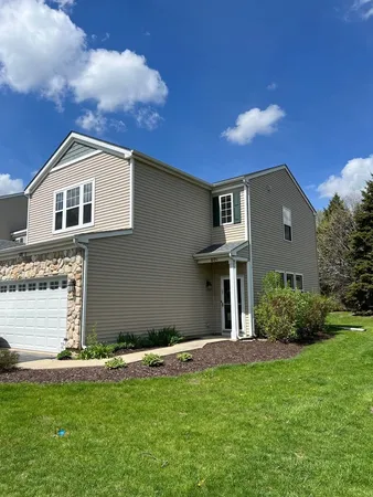 $2,900 | 601 Blackstone Court, Aurora, IL 60504