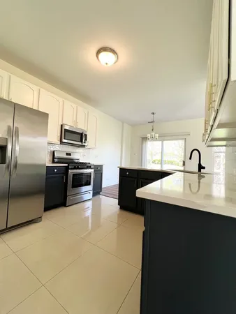 $2,900 | 601 Blackstone Court, Aurora, IL 60504