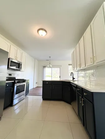 $2,900 | 601 Blackstone Court, Aurora, IL 60504