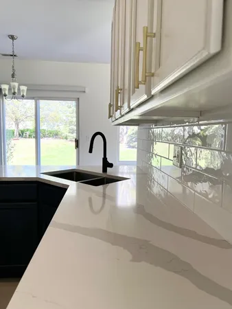 $2,900 | 601 Blackstone Court, Aurora, IL 60504
