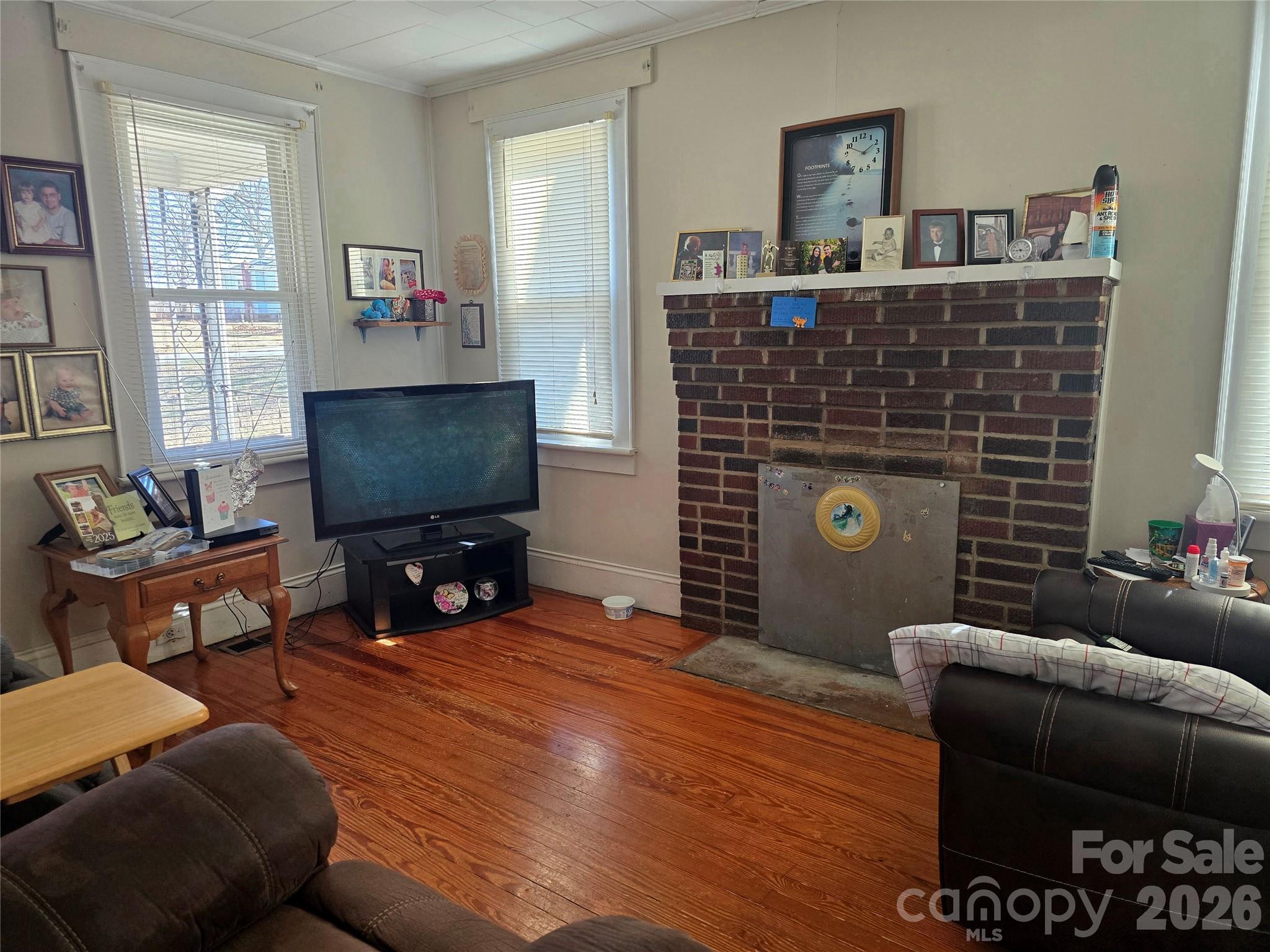 75 40th Street Northwest Hickory, NC 28601 - Photo 3 of 10