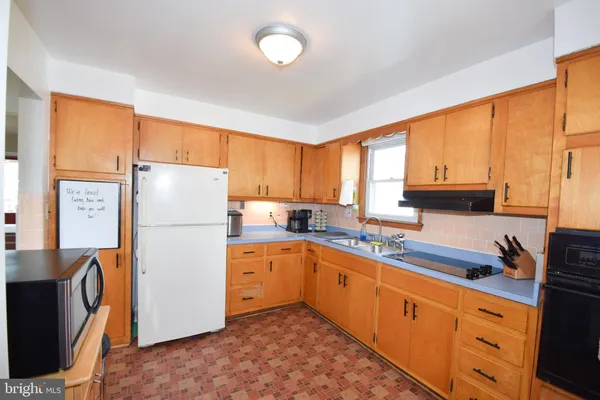 $299,999 | 8300 Bear Creek Drive, Baltimore, MD 21222