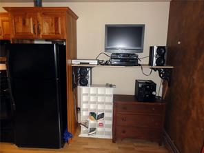 180 Evergreen Road, Unit 202E Dillon, CO 80435 - Photo 11 of 24 a kitchen with refrigerator and window