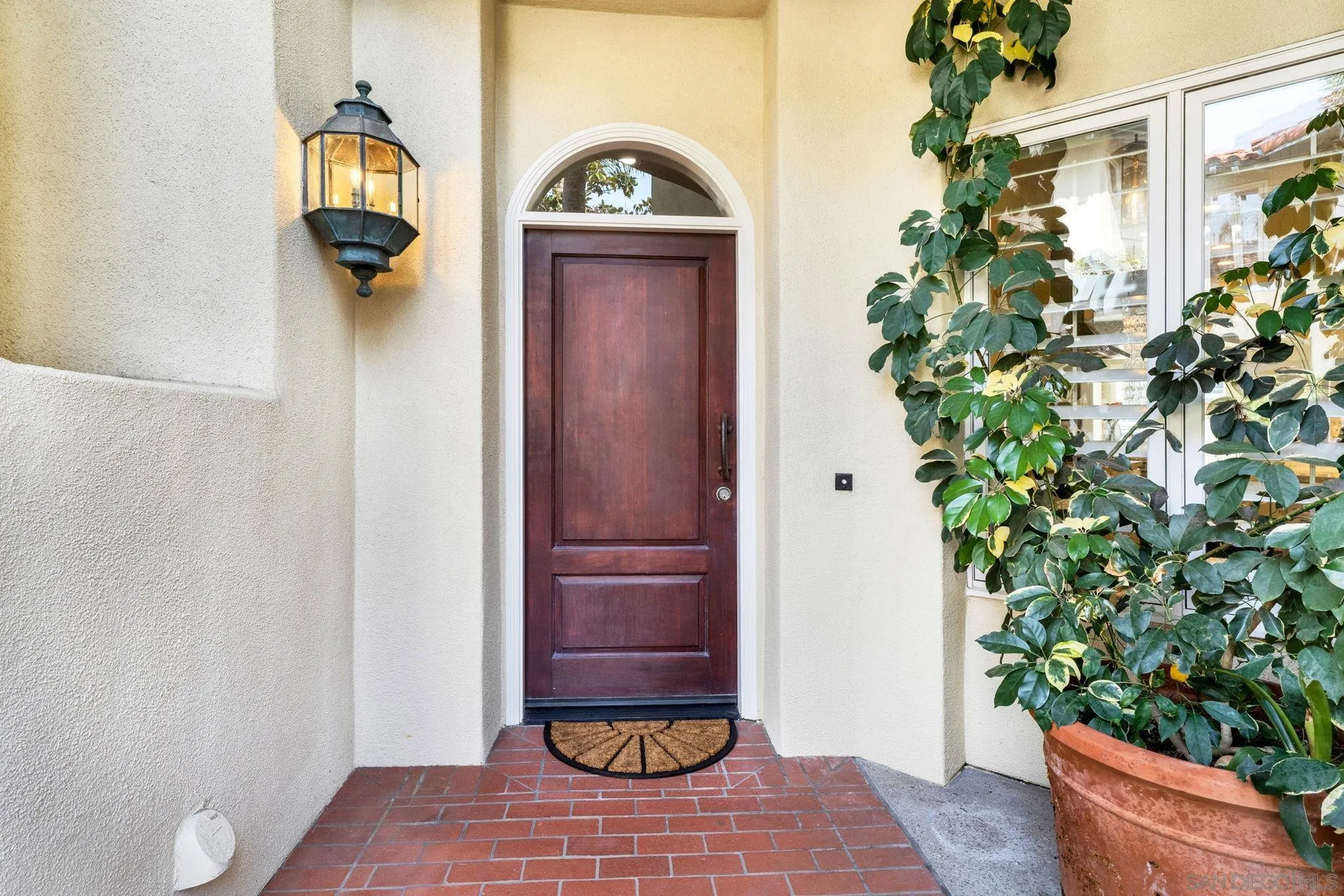 7723 Ivanhoe Avenue La Jolla, CA 92037 - Photo 7 of 35 a view of entryway