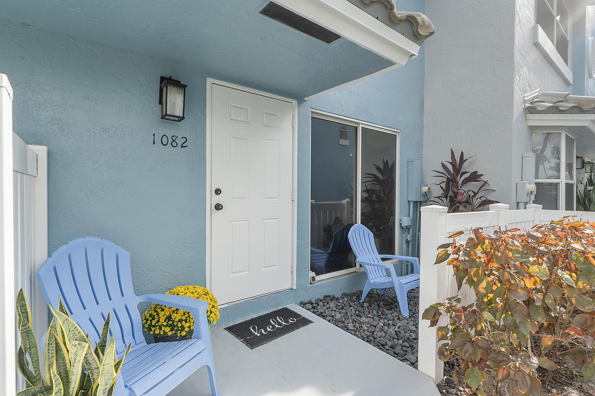 1082 Jeffrey St_017