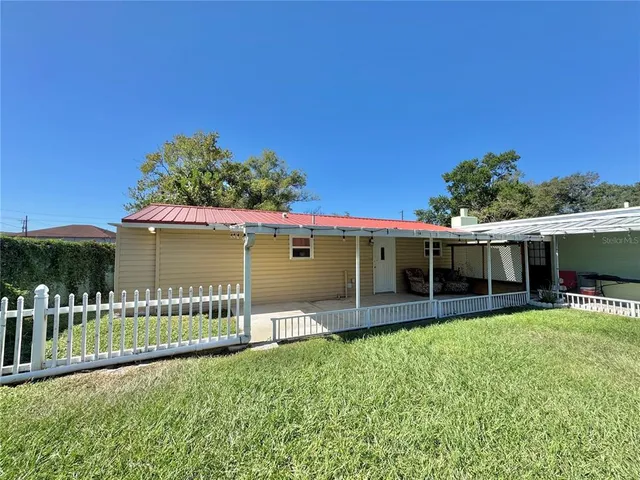 a view of a back yard of the house