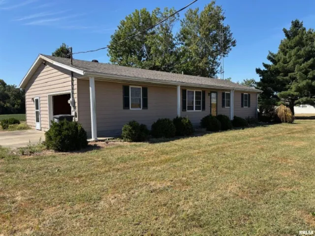 a view of a yard in front of a house