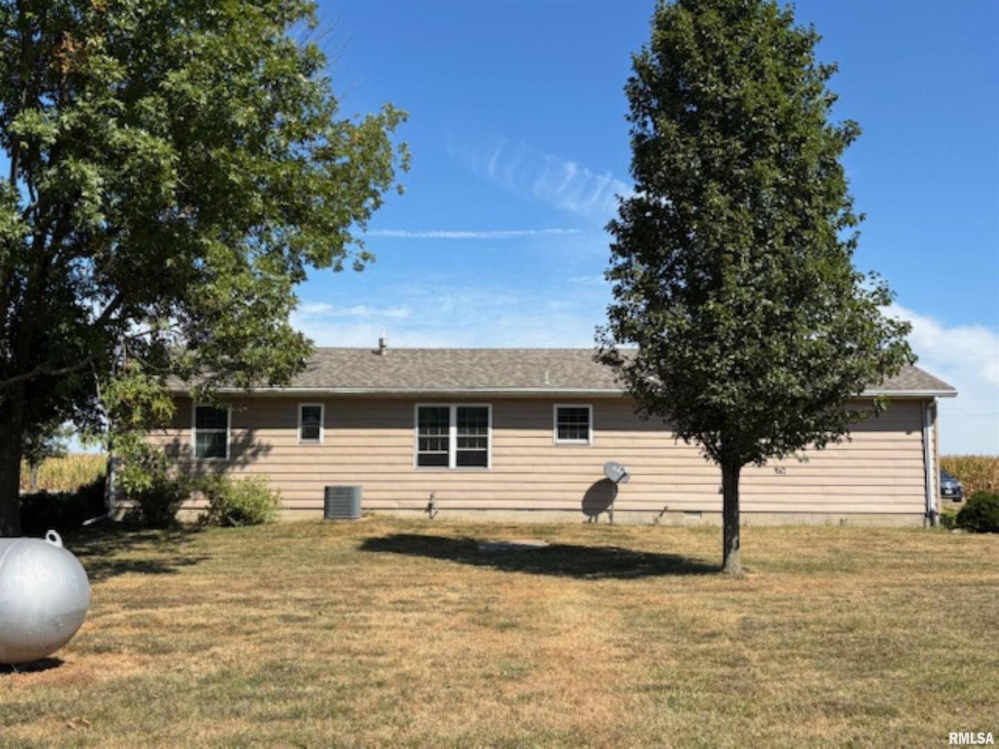 962 Red Stripe Road Sandoval, IL 62882 - Photo 8 of 17