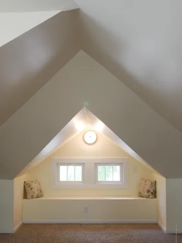 a view of empty room with window