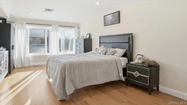 $3,600 | 100 Cutter Mill Road, Unit 4M, Great Neck, NY 11021